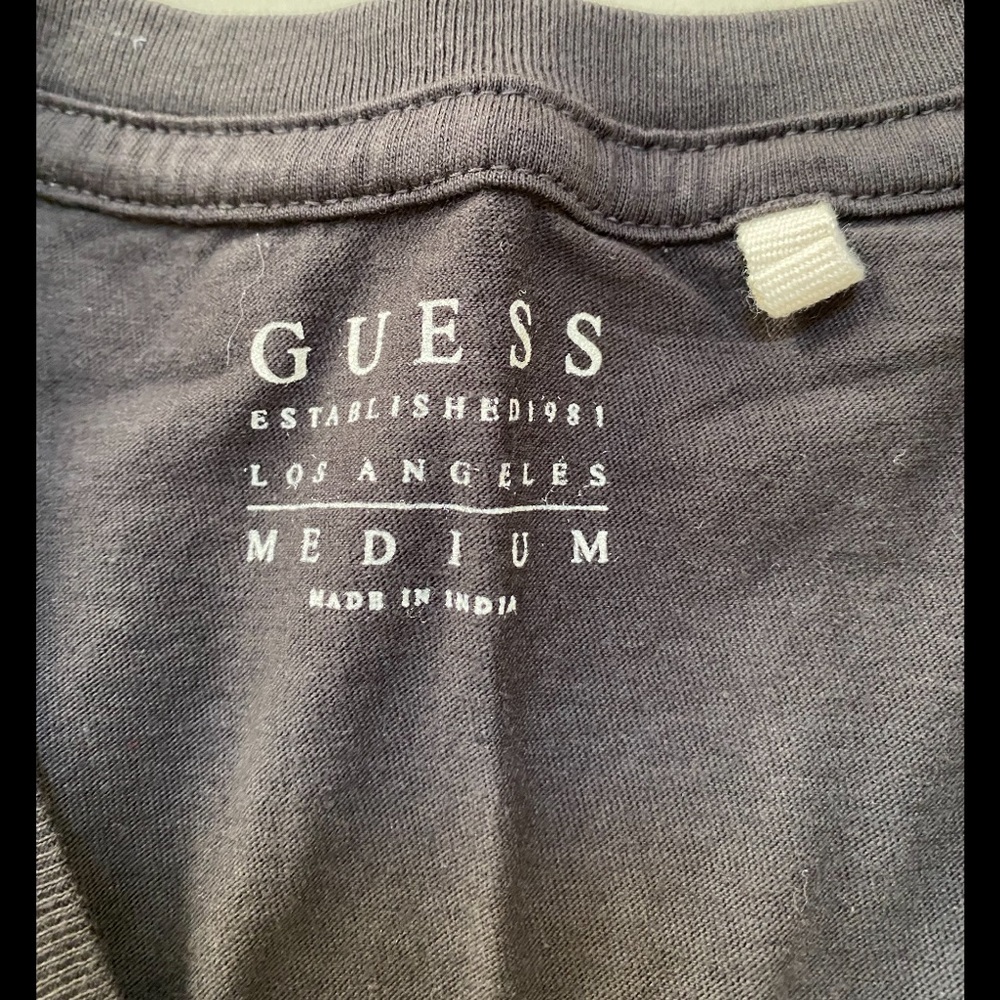 Guess T-Shirt - Picture 3 of 4